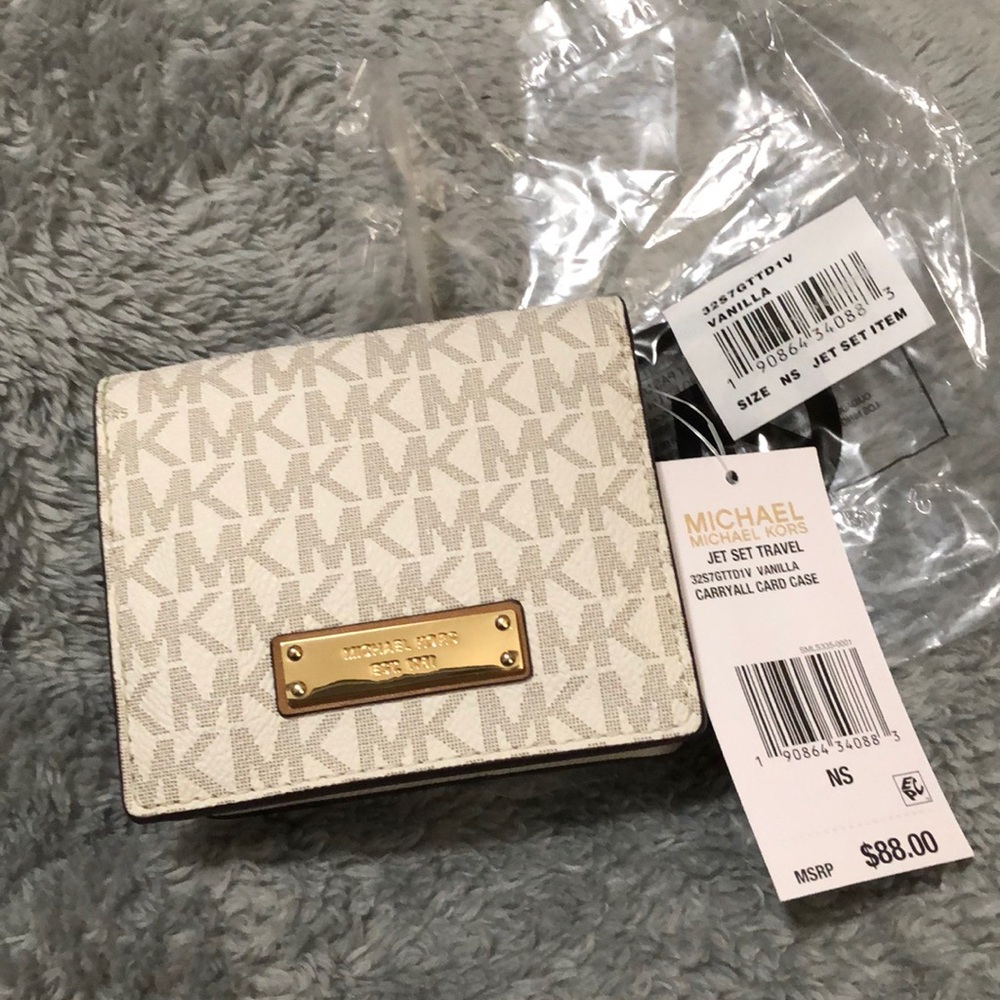 Michael Kors Carryall Wallet